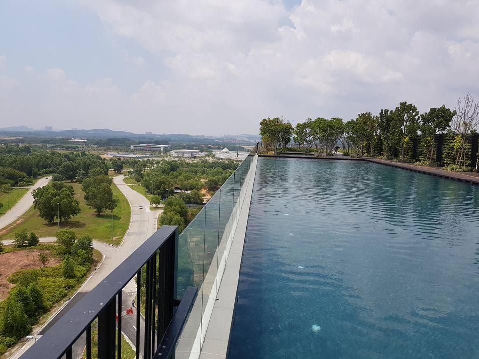 شقة Mycozysoho With Excellent Swimming Pool View سيبرجايا المظهر الخارجي الصورة